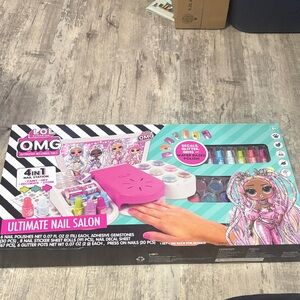 L.O.L. Surprise! OMG Ultimate Nail Salon - Pink and Purple